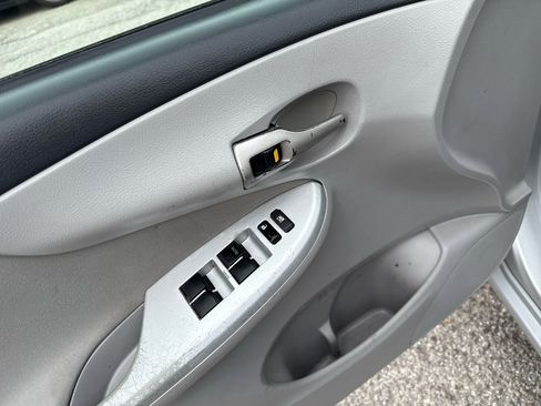 Used 2013 Toyota Corolla LE image 12