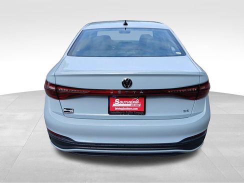 New 2027 Volkswagen Jetta SE FWD image 4