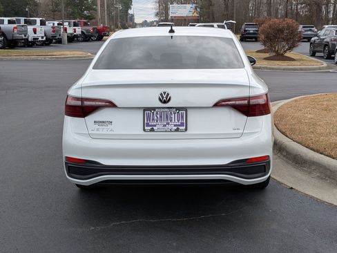 Used 2023 Volkswagen Jetta SE image 6