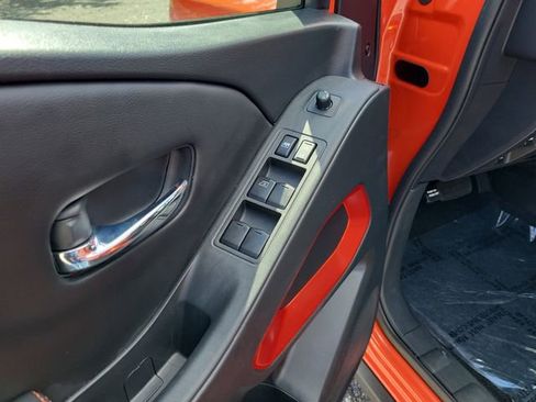 Used 2025 Nissan Frontier PRO-4X image 9