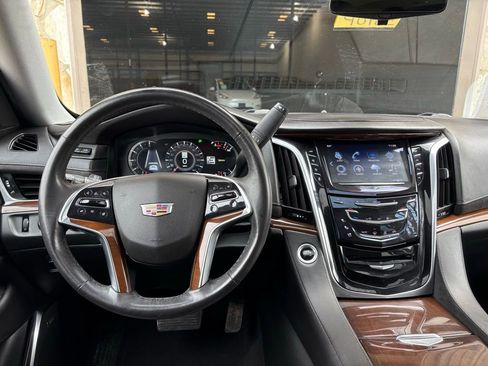 Used 2020 Cadillac Escalade Premium Luxury image 26