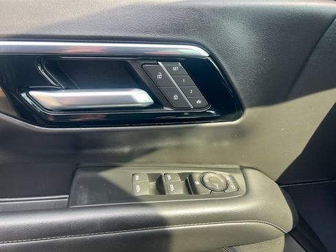 Certified 2025 Chevrolet Suburban Z71 AWD/4WD image 31