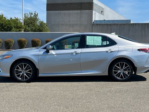 Used 2023 Toyota Camry XLE w/ Navigation Package FWD image 9