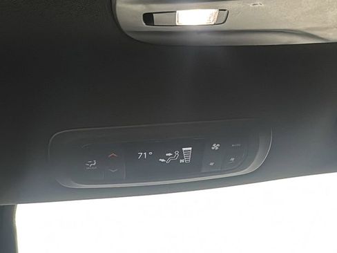 Used 2025 Chrysler Pacifica Select FWD image 42
