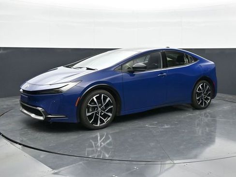 Used 2024 Toyota Prius Prime Premium FWD image 3