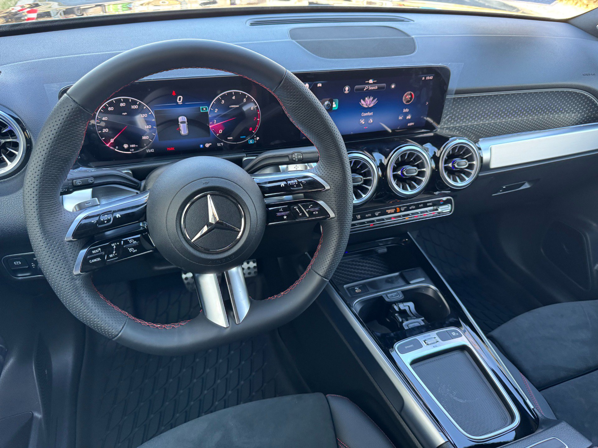 Used 2025 Mercedes-Benz GLB 250 w/ AMG Night Package image 55