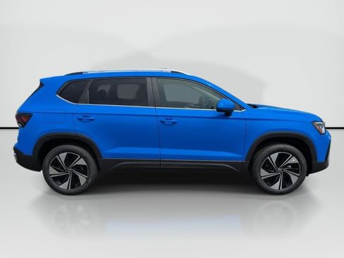 New 2026 Volkswagen Taos SE AWD/4WD image 2