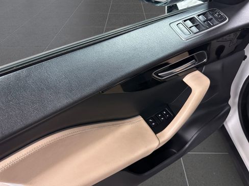 Used 2018 Jaguar F-PACE Premium AWD/4WD image 16