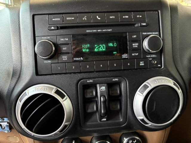 Used 2013 Jeep Wrangler Unlimited Sahara w/ Connectivity Group AWD/4WD image 21