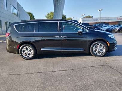 Used 2023 Chrysler Pacifica Limited