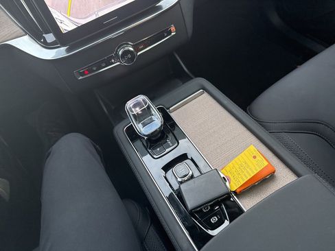 Used 2025 Volvo XC90 B6 Plus image 26