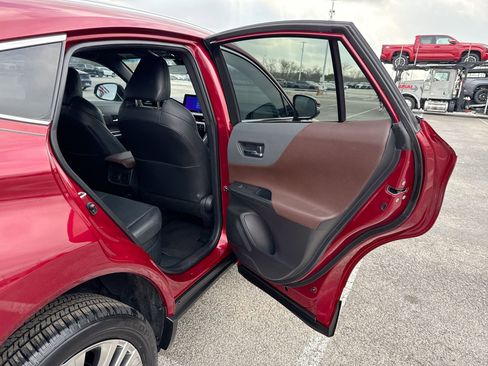 Certified 2023 Toyota Venza XLE image 20