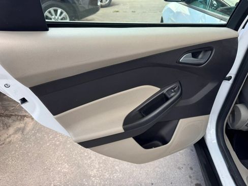 Used 2014 Ford Focus SE w/ SE Winter Package FWD image 18