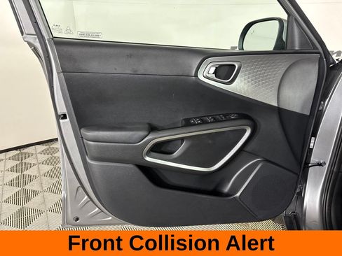 Used 2025 Kia Soul LX w/ LX Technology Package FWD image 9