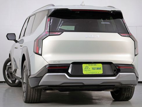 Used 2024 Kia EV9 Land image 6