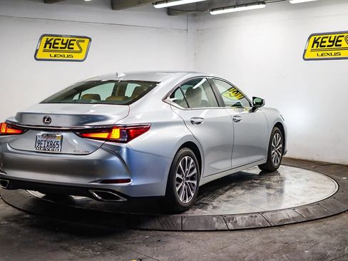 Used 2023 Lexus ES 350 image 4
