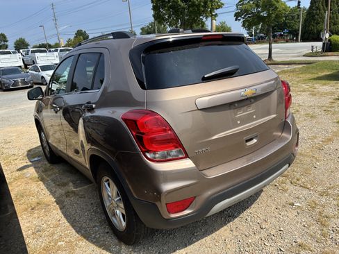 Used 2018 Chevrolet Trax LT w/ LT Convenience Package FWD image 6