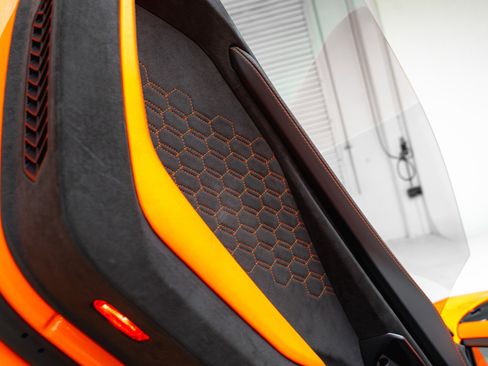 Used 2024 Lamborghini Revuelto AWD/4WD image 40