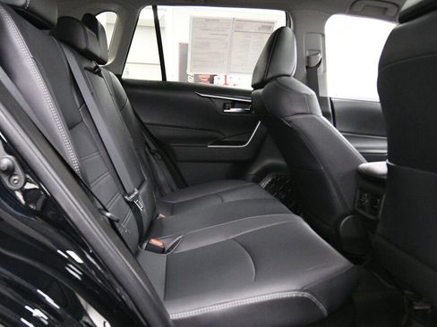 Used 2022 Toyota RAV4 XLE Premium image 25