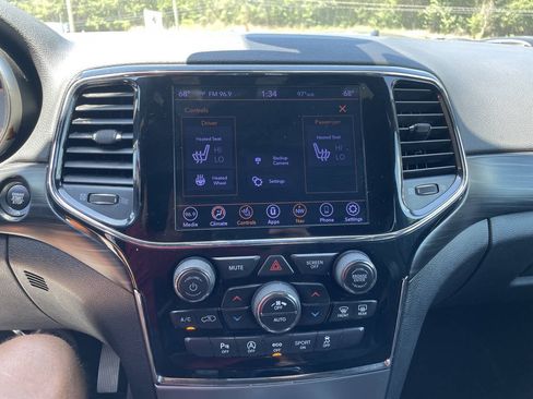 Used 2019 Jeep Grand Cherokee Altitude AWD/4WD image 22