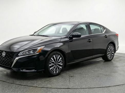 Used 2025 Nissan Altima 2.5 SV image 3