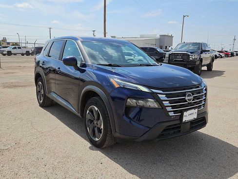 Used 2025 Nissan Rogue SV FWD image 2