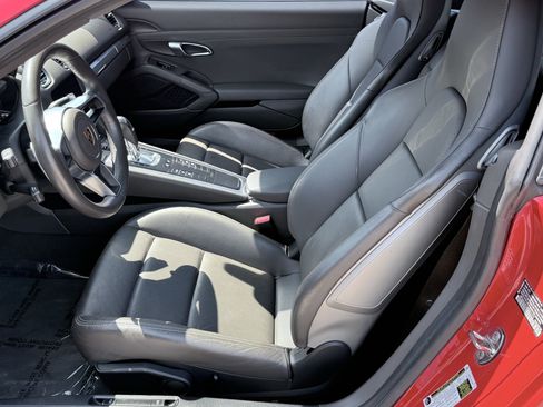 Used 2019 Porsche 718 Cayman RWD image 23