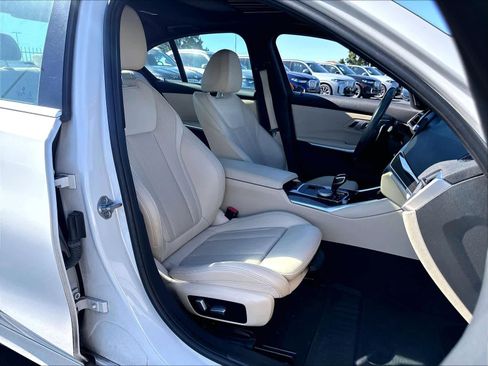 Used 2022 BMW 330i Sedan w/ Premium Package 2 RWD image 30
