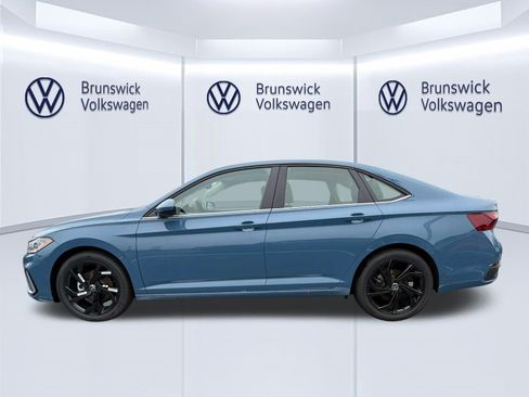 New 2026 Volkswagen Jetta SE FWD image 3