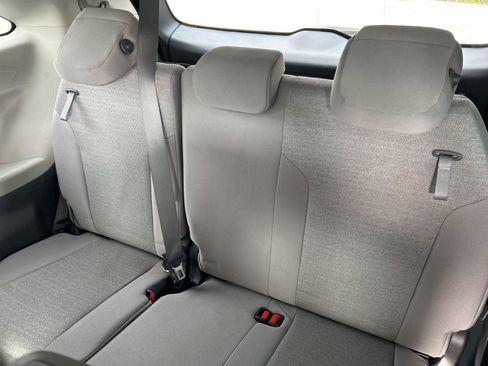 Used 2024 Toyota Sienna LE image 6