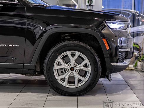 Used 2023 Jeep Grand Cherokee L Limited AWD/4WD image 11