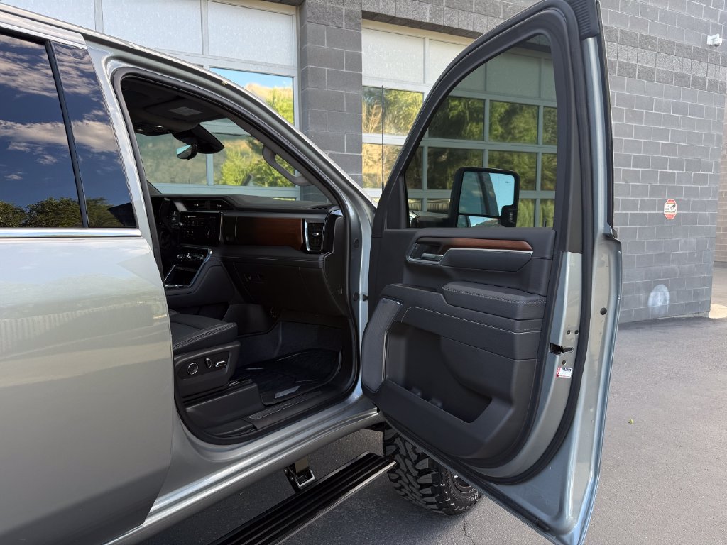 Used 2025 GMC Sierra 3500 Denali w/ Denali Reserve Package AWD/4WD image 49
