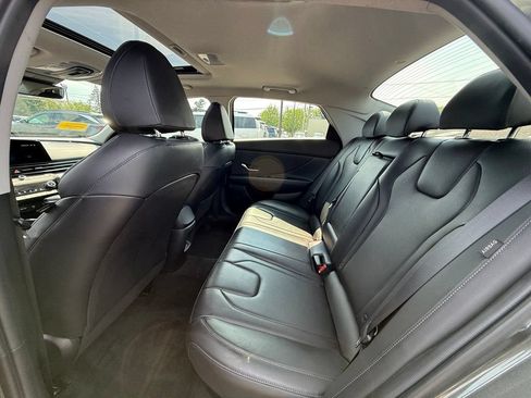 Used 2024 Hyundai Elantra Limited FWD image 18