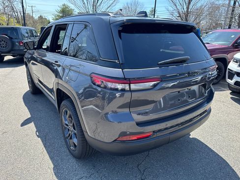 New 2025 Jeep Grand Cherokee Limited w/ Trailer Tow Package AWD/4WD image 4