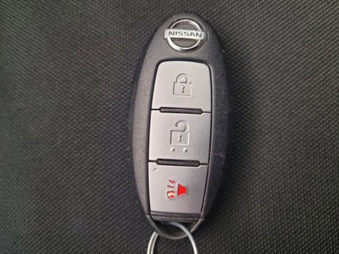 Used 2017 Nissan Pathfinder S image 32