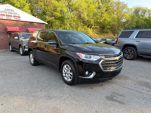 Used 2020 Chevrolet Traverse LT image 3