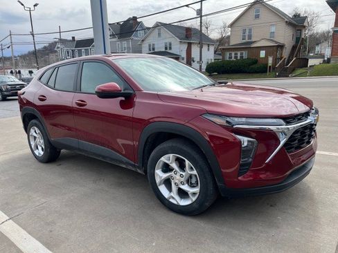 Used 2024 Chevrolet Trax LS w/ LS Convenience Package image 5