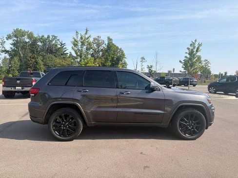 Certified 2019 Jeep Grand Cherokee Altitude AWD/4WD image 6