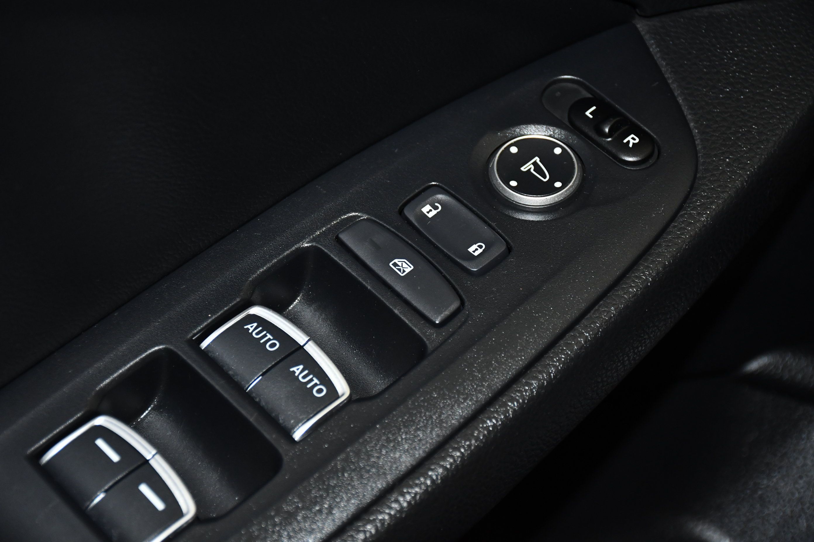 Used 2018 Honda Accord Touring image 32