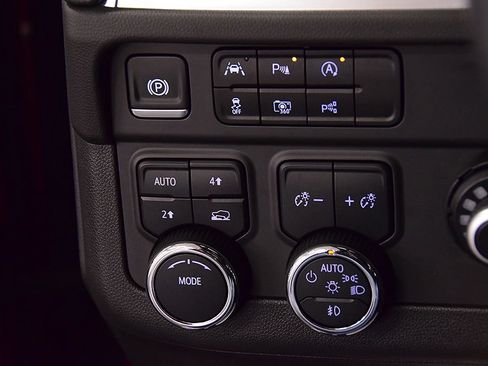 Used 2025 Chevrolet Tahoe RST w/ RST Performance Edition AWD/4WD image 21