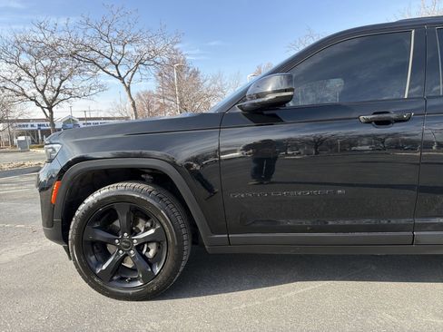 Used 2023 Jeep Grand Cherokee Altitude image 10