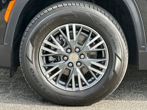 Used 2024 Chevrolet Traverse LT image 37