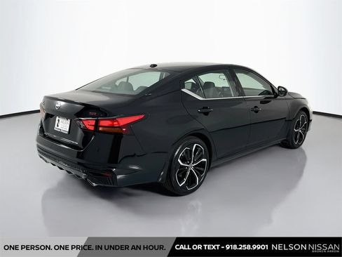 Certified 2025 Nissan Altima 2.5 SR w/ SR Premium Package FWD image 5