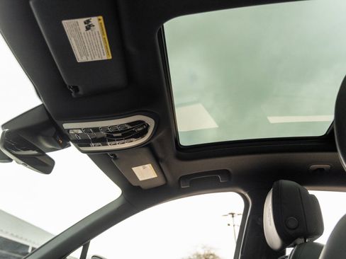 New 2026 Porsche Macan image 25