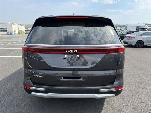 Used 2024 Kia Carnival LX FWD image 7