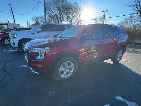 Used 2022 GMC Terrain SLE image 4