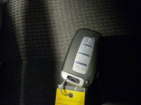 Used 2021 Hyundai Santa Fe SEL w/ Cargo Package image 10