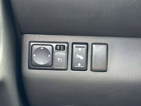 Used 2012 Nissan Pathfinder SV AWD/4WD image 34