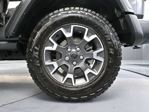 Used 2025 Jeep Wrangler Unlimited Sahara w/ Technology Group AWD/4WD image 15