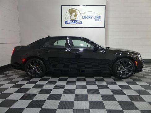 Used 2023 Chrysler 300 Touring w/ Sport Appearance Package RWD image 6